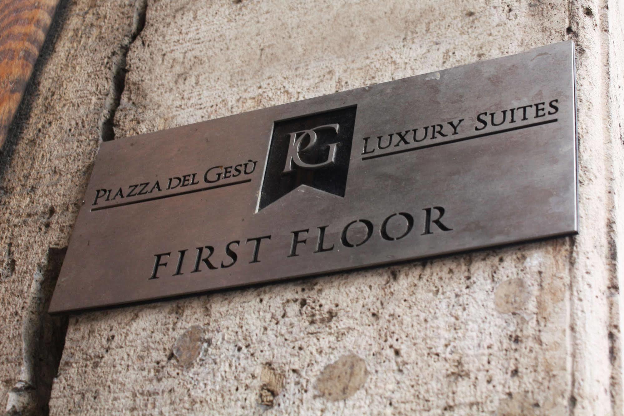 Piazza Del Gesu' Luxury Suites Рим Екстериор снимка